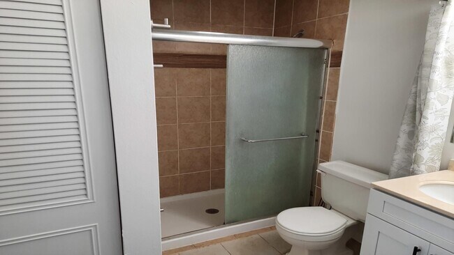 Building Photo - Spacious & Updated 2-Bed, 2-Bath Condo in ...