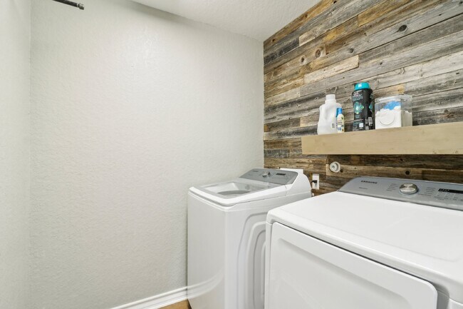 Building Photo - "Charming 4-Bedroom Oasis with custom fini...