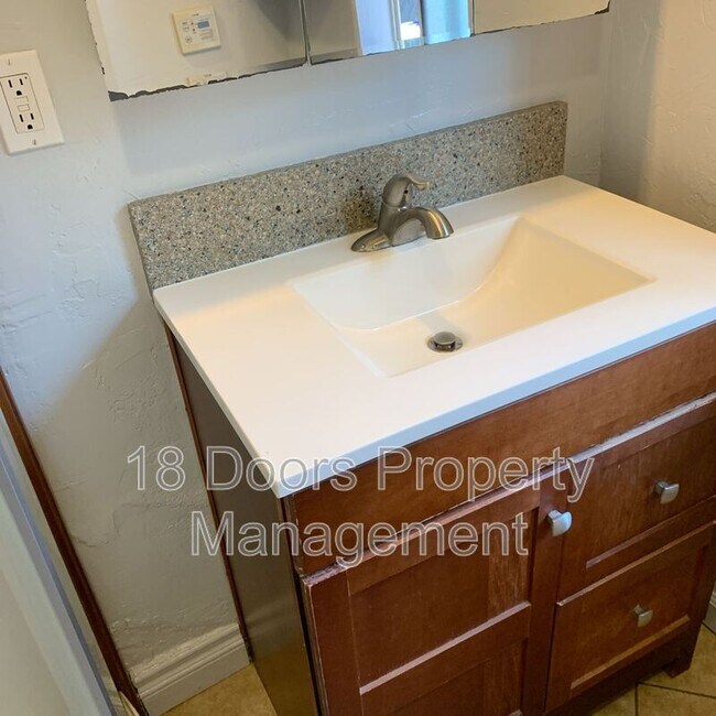 Building Photo - 5167 Tipton St