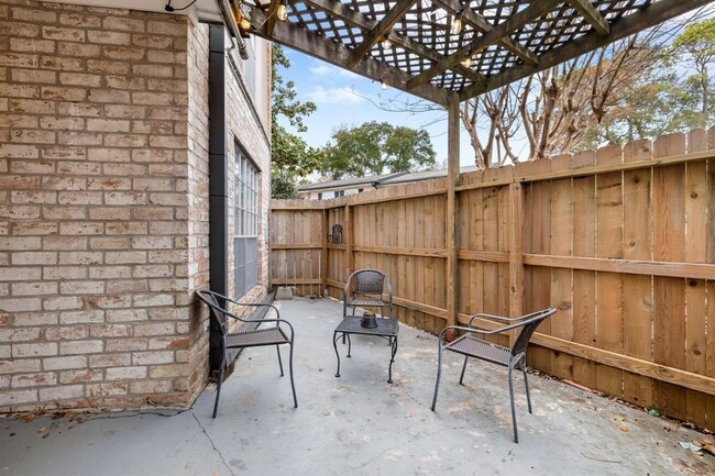 Building Photo - 1809 Stoney Brook Dr
