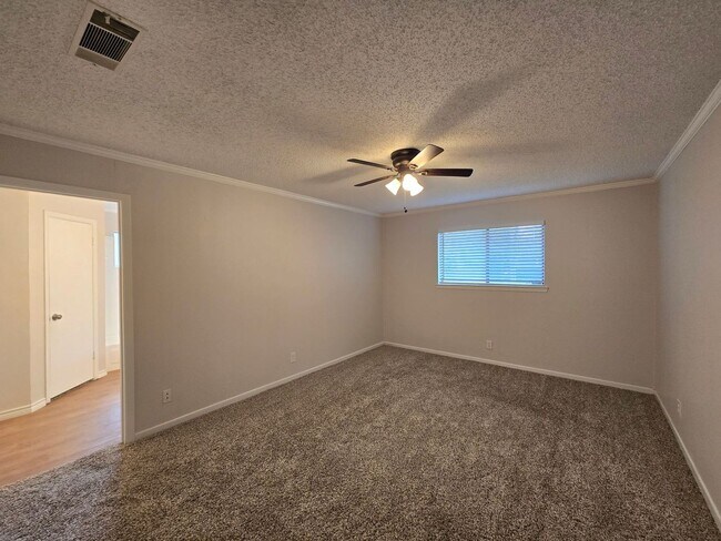 Building Photo - 3005 Tallwood Dr