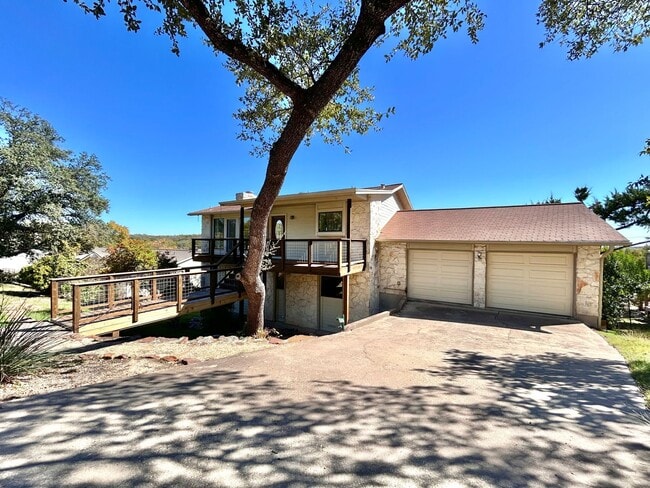 Building Photo - Greenbelt Gem Backing to Walnut Creek – Spacious 3BR Home in Prime North Austin Location