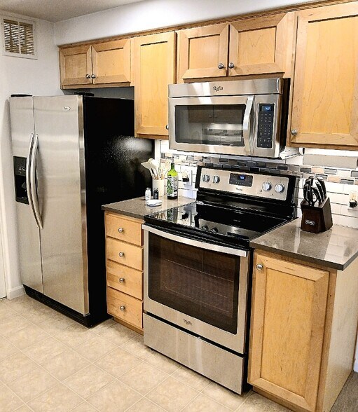 Building Photo - 720 NW 185th Ave