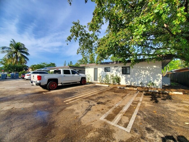 Building Photo - 841 NW 5th Ave