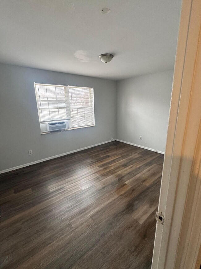 Building Photo - 2919 Chippewa St