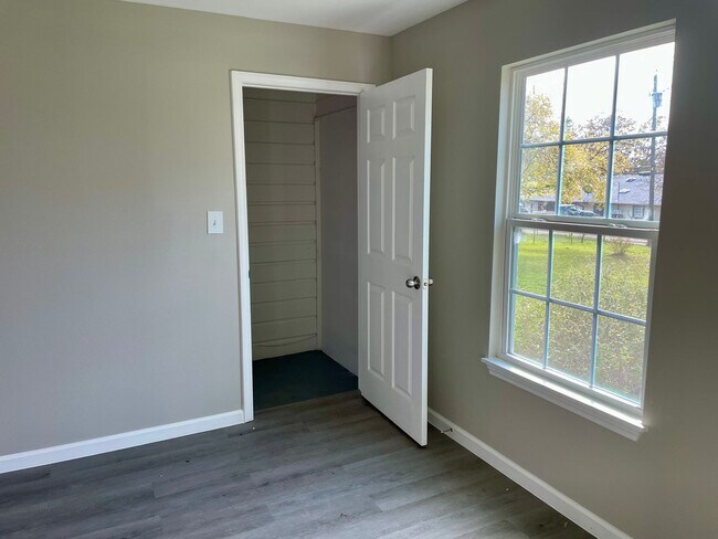 Building Photo - 503 Hill St