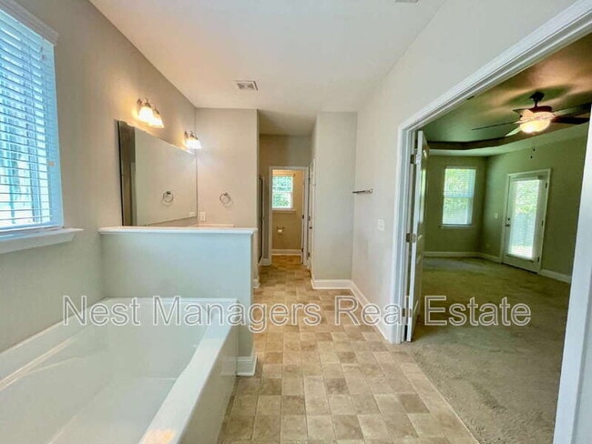 Building Photo - 208 Ladden Ln