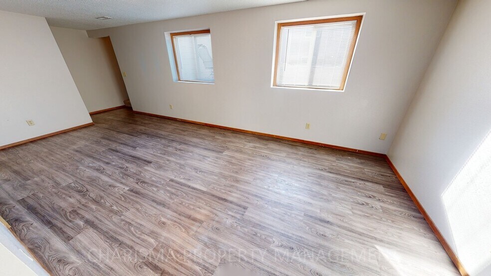 Building Photo - 1504 E Cedar St