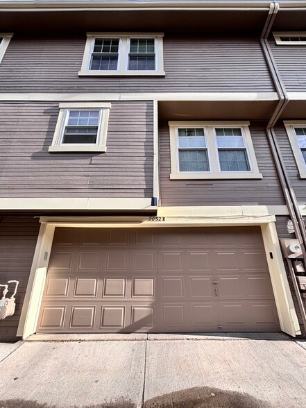 Building Photo - 2052 S Helena St