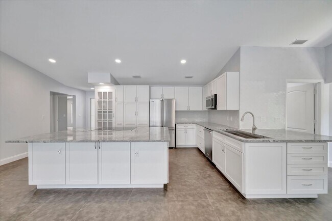 Building Photo - Stunning 3 Bed/ 2 Bath Pool Home in Longwood Run ~ UTC