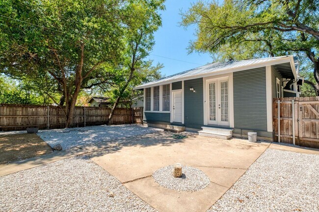 Building Photo - Top of the line remodeled 5 BED in the har...