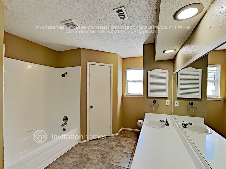 Building Photo - 4640 Wineberry Dr