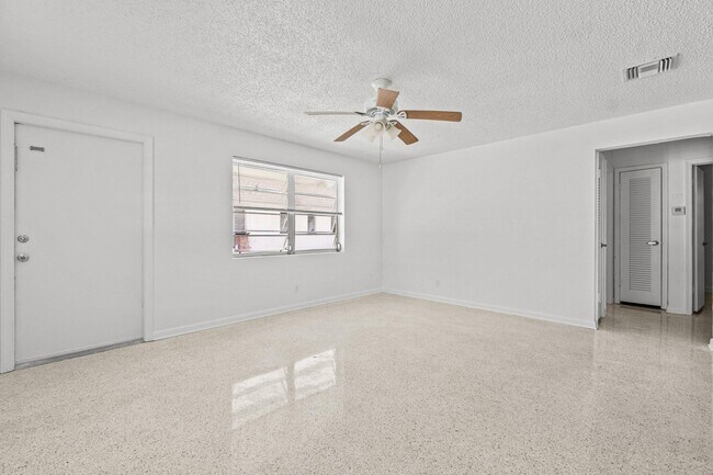 Building Photo - 211 Sunrise Ave