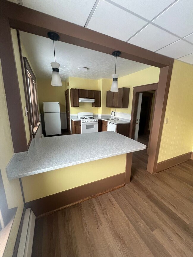 Building Photo - 330-32 PARADE