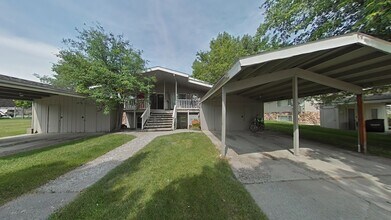 Building Photo - Spacious and charming conveniently located...