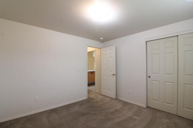 Building Photo - 3 Bed/2 bath Home in West Pasco