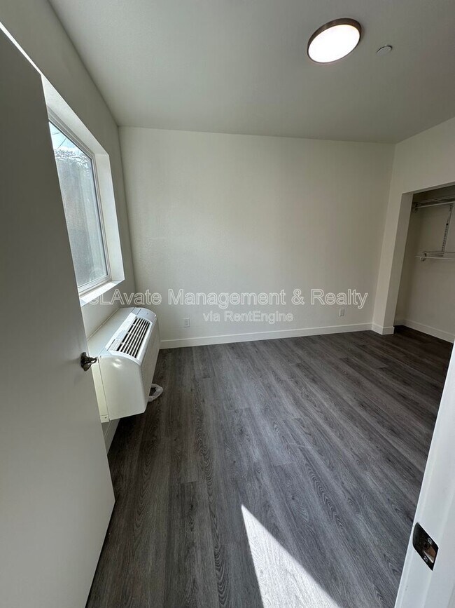 Building Photo - 226 W 87th St
