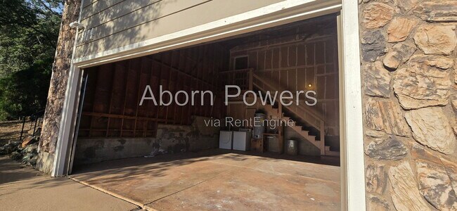 Building Photo - 3174 Shawnee Ct