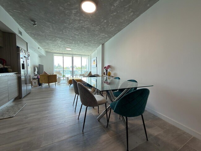 Building Photo - 6620 Indian Creek Dr