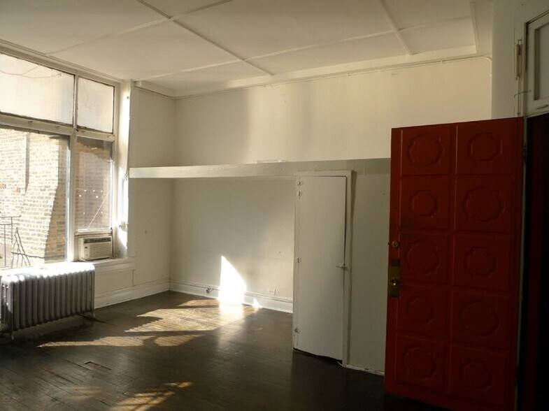 Primary Photo - 245 W North Ave