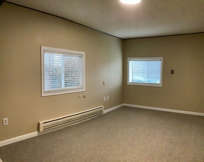 Building Photo - Beautifully Renovated 3-Bedroom Rambler with Bonus Room – East Bremerton