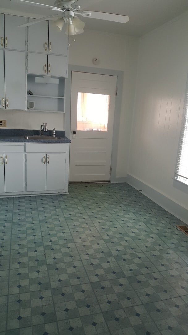 Building Photo - 2 bedroom 1 bath home