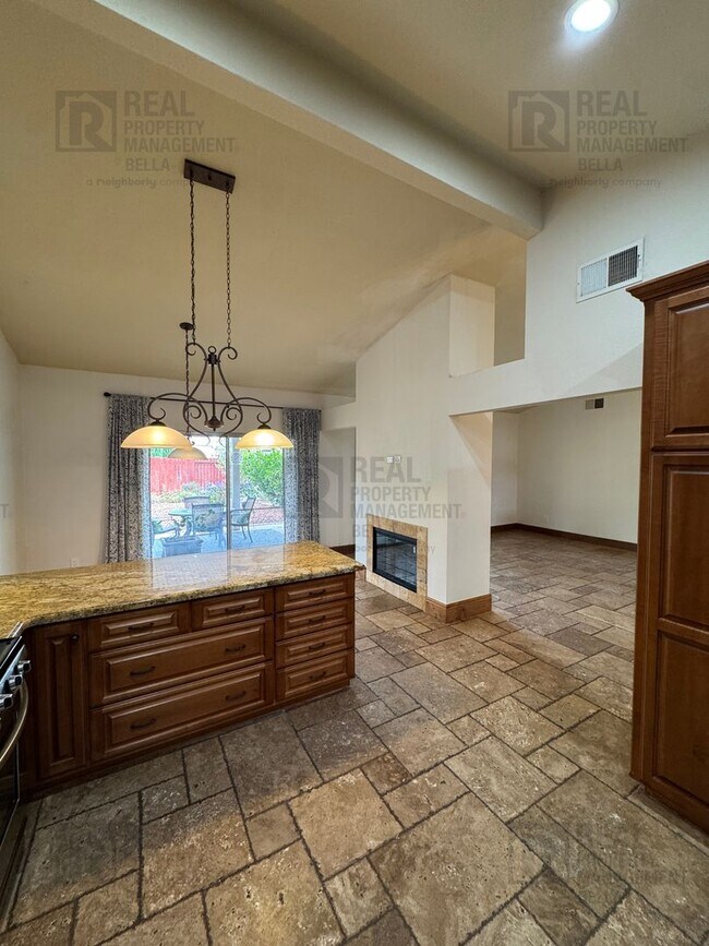 Building Photo - Spacious & Stylish Living in the Heart of Lake Elsinore