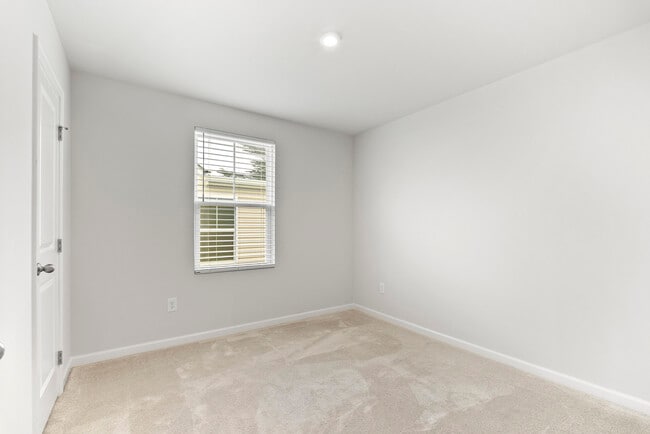 Building Photo - 161 Robinia Rd