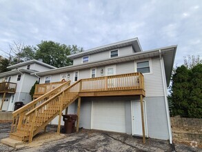 Building Photo - Two Bedroom Two Bath Multi-Level Duplex in...