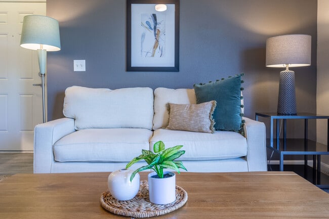 Building Photo - 34807 N 32nd Dr