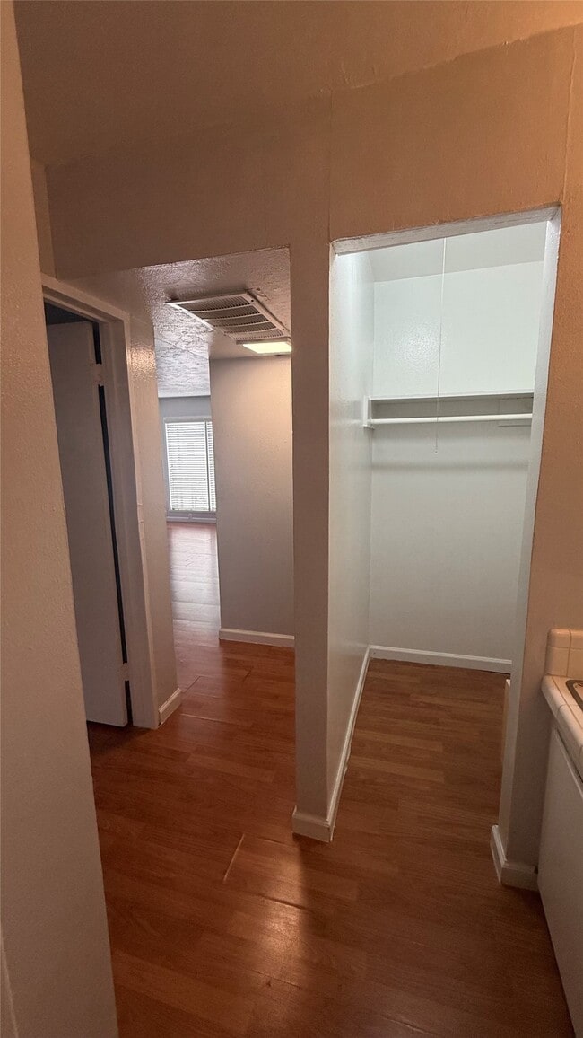 Building Photo - 519 Branard St