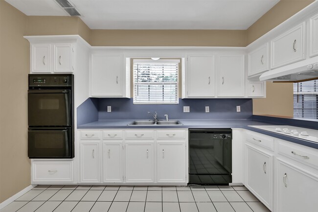 Building Photo - 2010 Tucumcari Dr