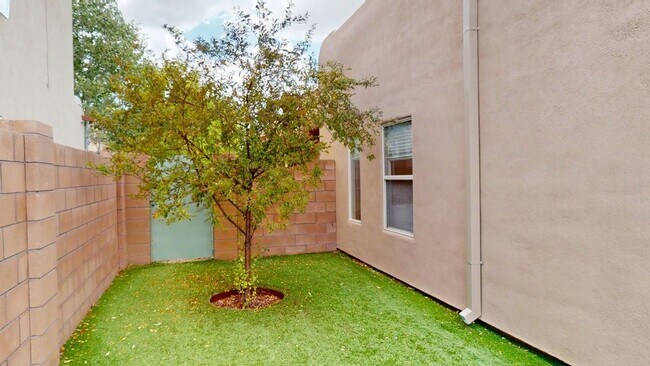 Building Photo - 4759 Solecito Way