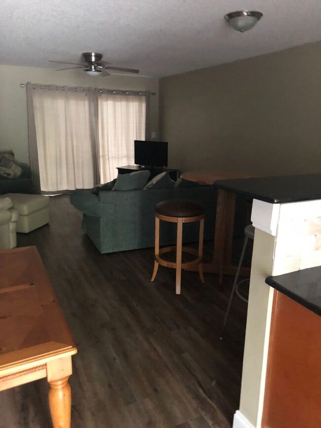 Building Photo - 2 Bd/2.5 Ba near UF- 1247 sq/ft Home for rent
