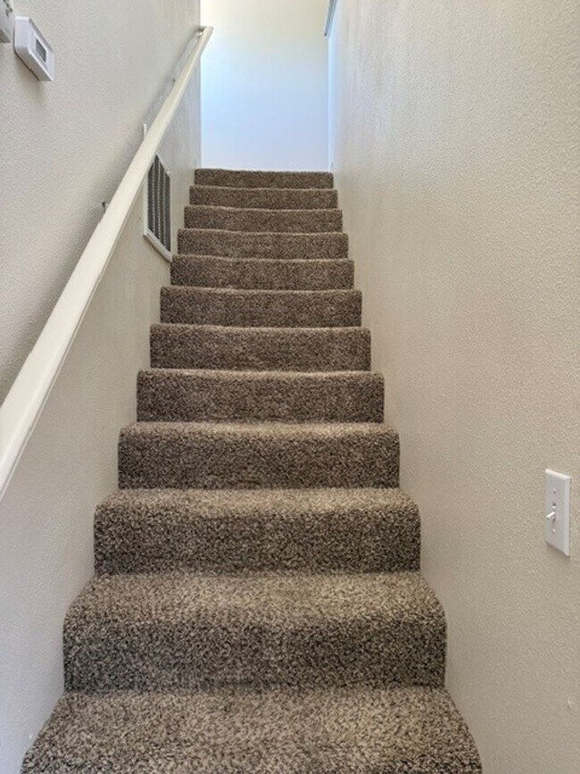 Building Photo - Two Bedroom Two Bath Townhome move in ready!