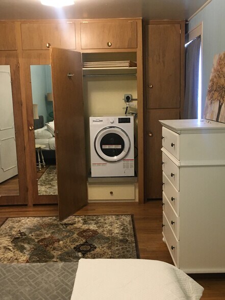 washer/dryer combo - 856 Carter E St