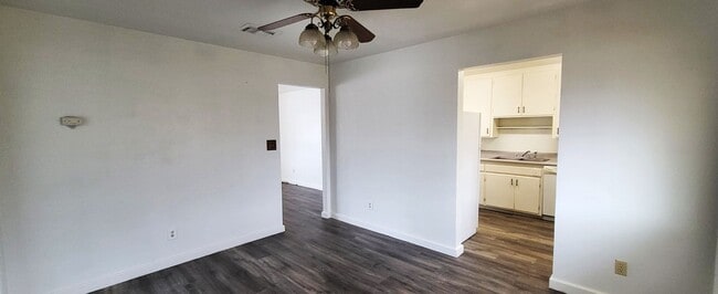 Building Photo - NICE 4 BED 2 BATH CORNER LOT HOME!!!!