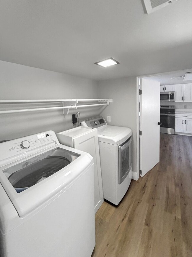 Building Photo - Welcome to this newly remodeled gem located in the heart of Collier, PA.