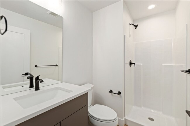 Building Photo - Modern, New 3-Story Boise Bench Townhome with Garage in a Prime Location