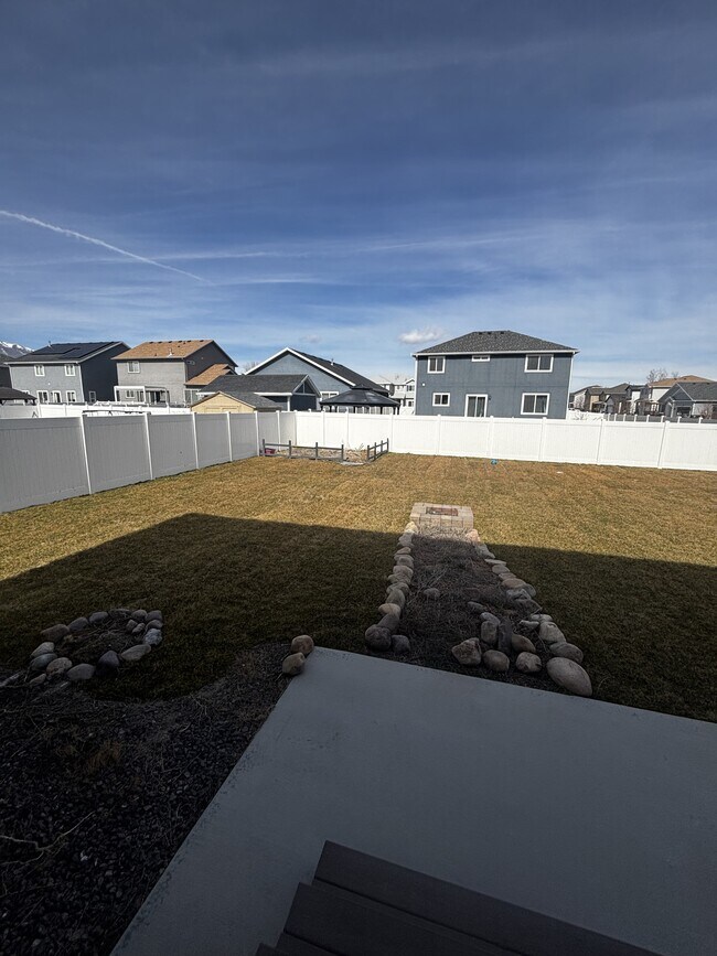 Building Photo - 1373 E Bell Buoy Way