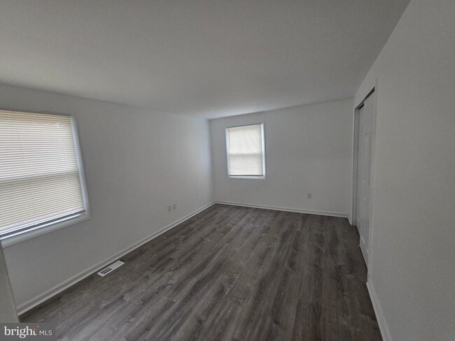 Building Photo - 14 East Ct