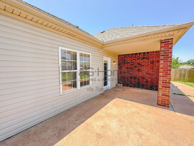 Building Photo - 5925 SE 69th St