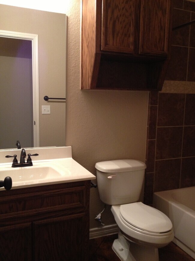 Building Photo - 617 Paseo del Plata Dr