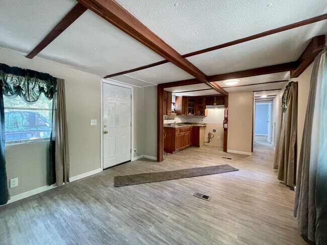 Building Photo - Serene 2 Bedroom Home FOR RENT in Laurel Lakes $1400