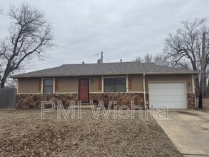Building Photo - 615 N Kessler St