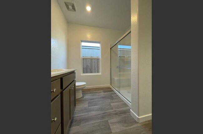 Building Photo - Move-In Special: $500 Off & Solar Savings in This Charming 4-Bedroom Home!