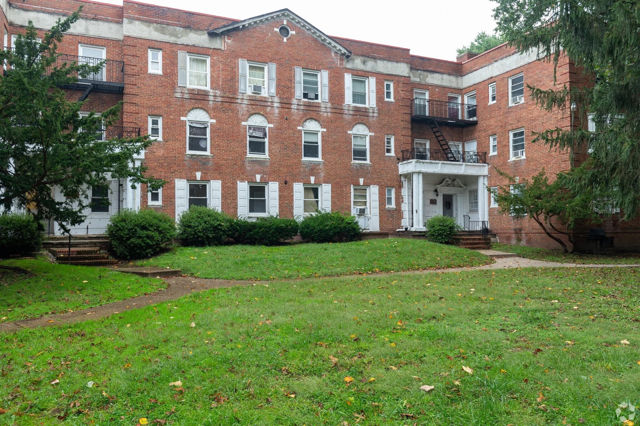 Building Photo - 457 W State St