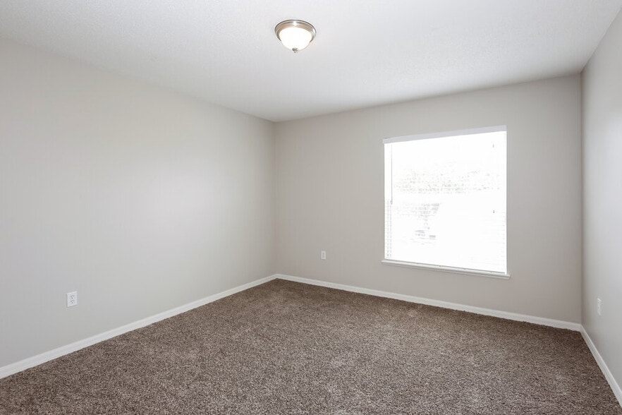 Building Photo - 10402 Opus Dr