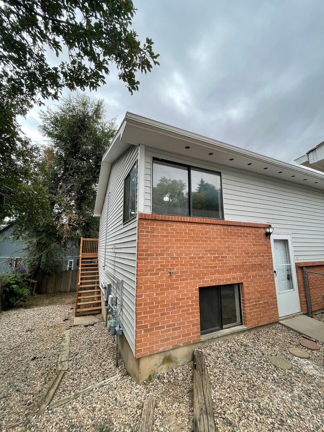 Primary Photo - 607-609 Parker St