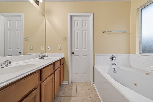 Building Photo - 19538 Billineys Park Dr